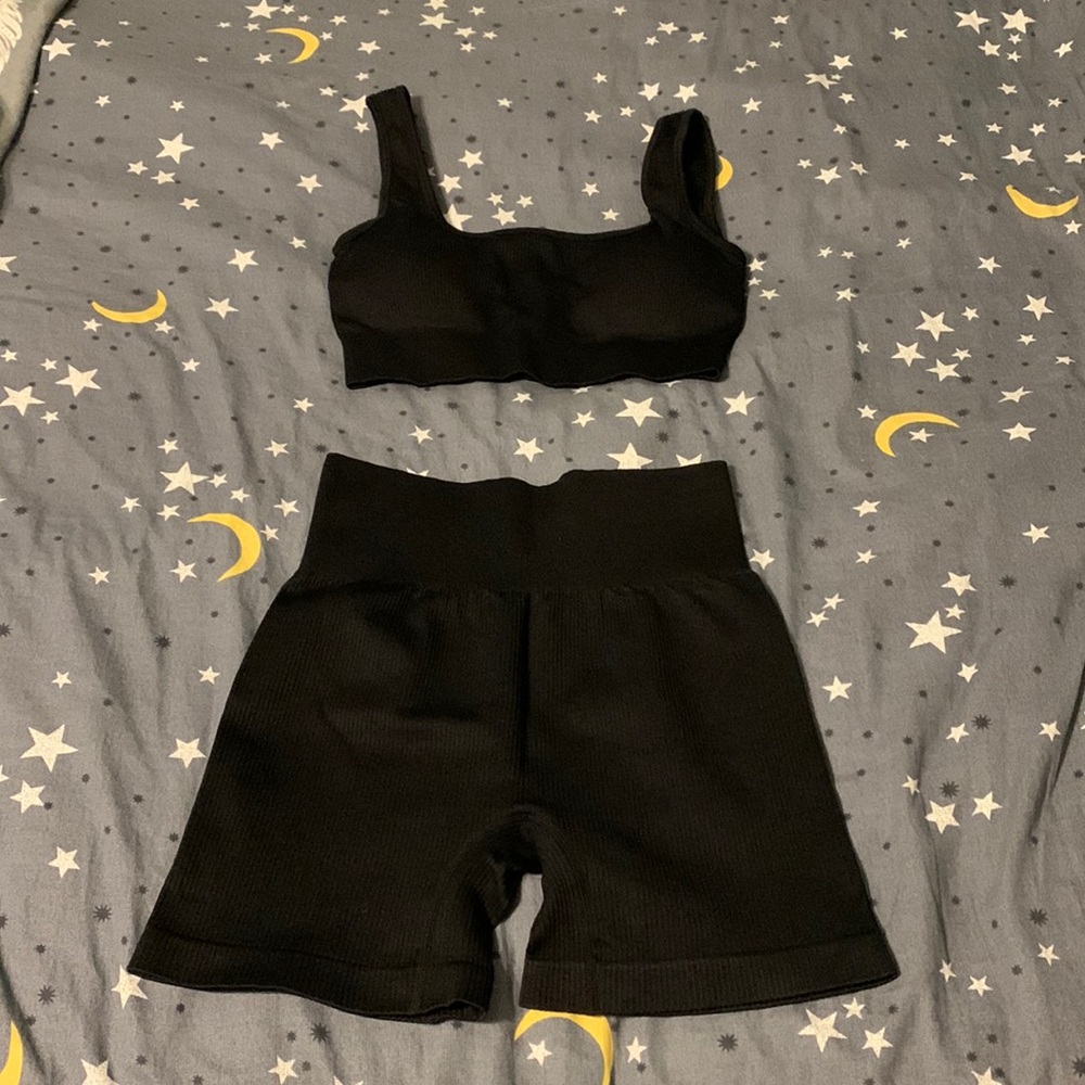 Medium Women’s Athletic Gym Set